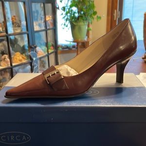 BRAND NEW Joan and David espresso leather heels.